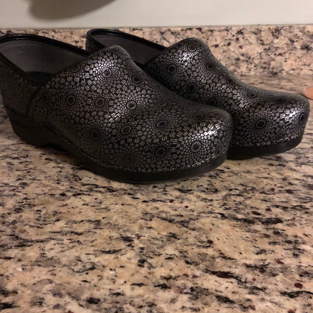 Like new Dansko clogs